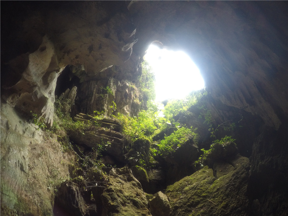 千龙洞洞穴穿越探险